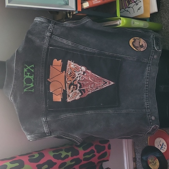 Levi DIY Black Denim Vest,Sewn on patches Size XL - Picture 2 of 3